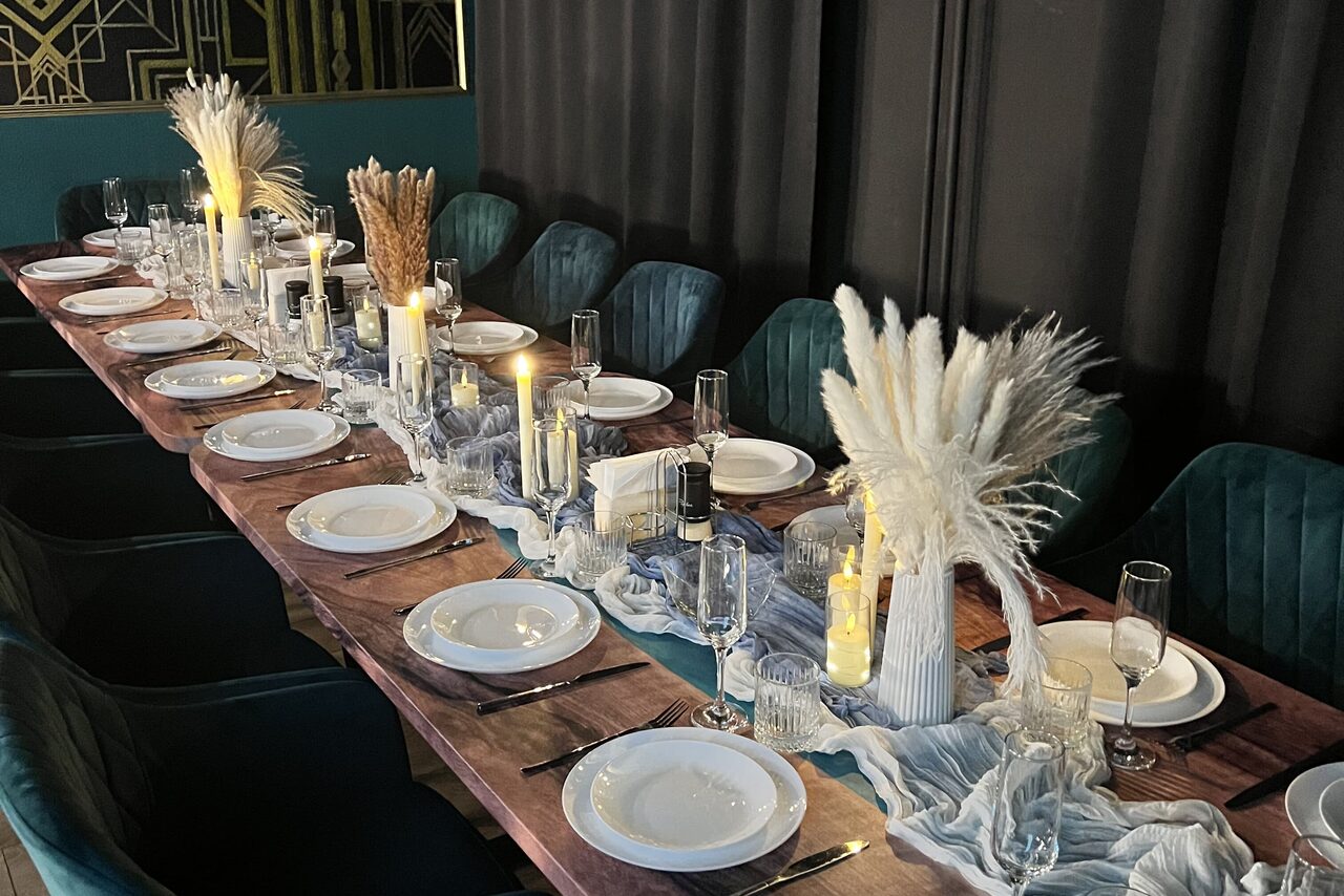 Арендовать Gatsby. Стильный тематический лофт в черно-золотых цветах 