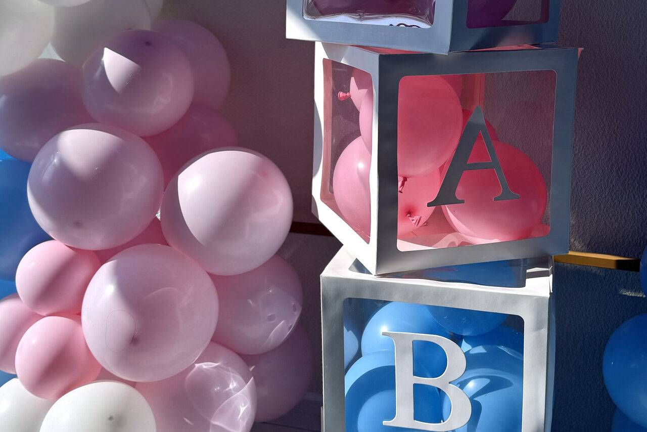 Арендовать Happy. Светлый лофт с уютной фотозоной, неоном и караоке