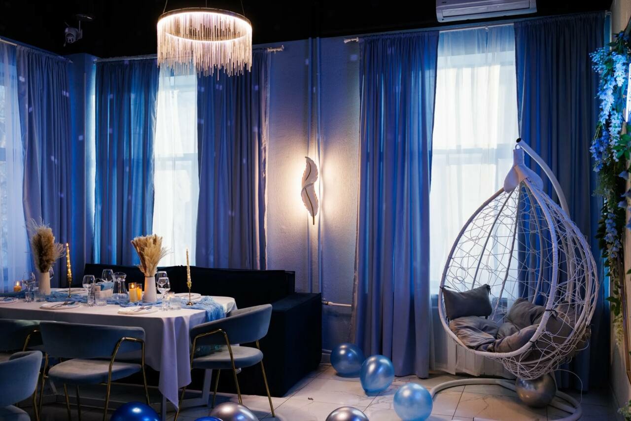 Арендовать Хэппи. Светлый лофт с уютной фотозоной, неоном и караоке