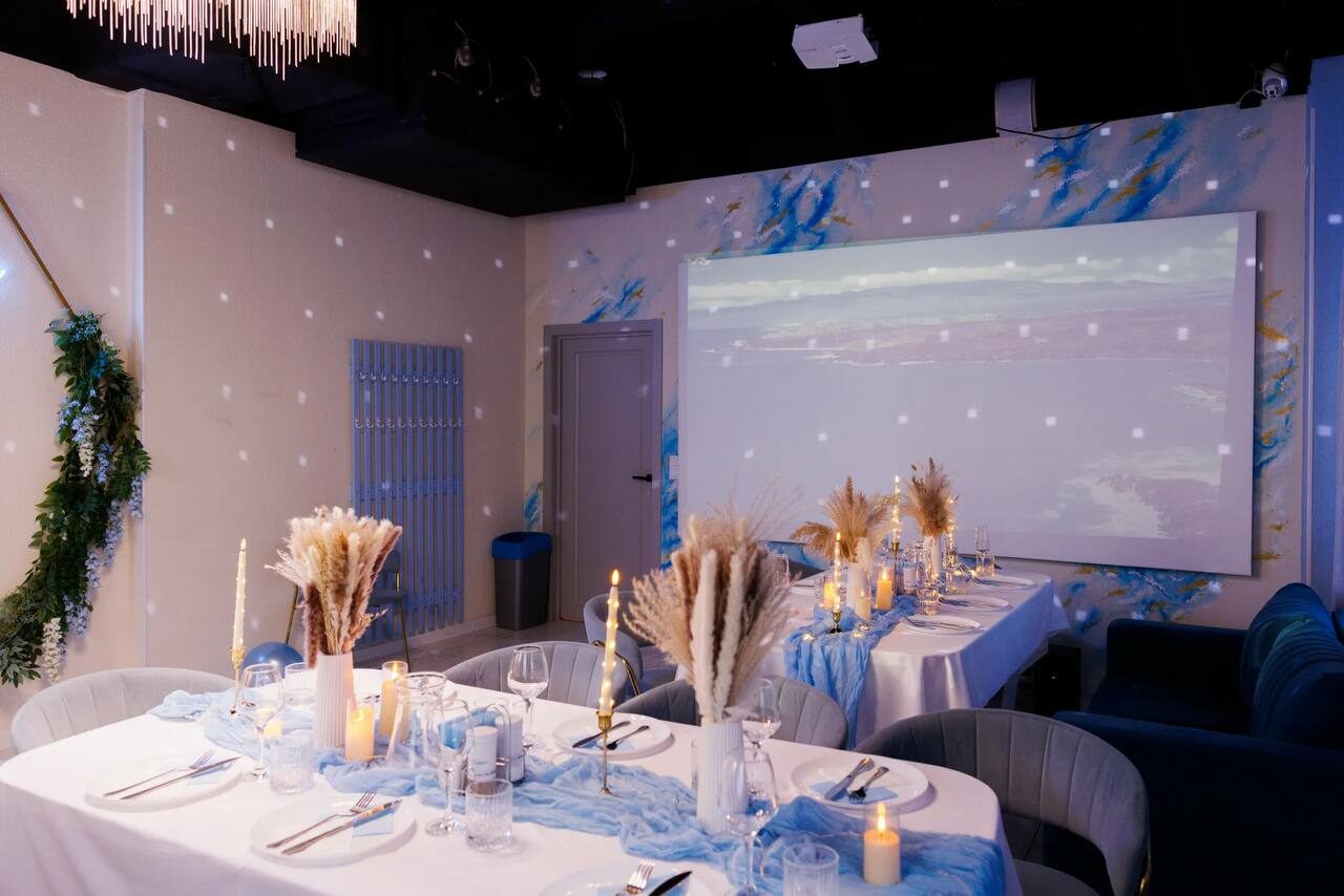 Арендовать Хэппи. Светлый лофт с уютной фотозоной, неоном и караоке