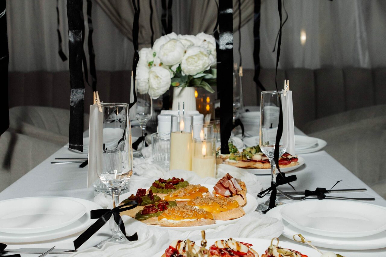 Арендовать Classic. Элегантный лофт в классическом стиле с диско‑шаром 