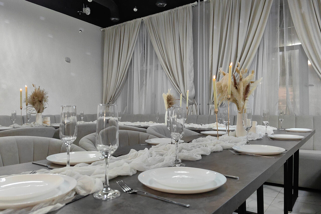 Арендовать Classic. Элегантный лофт в классическом стиле с диско‑шаром 