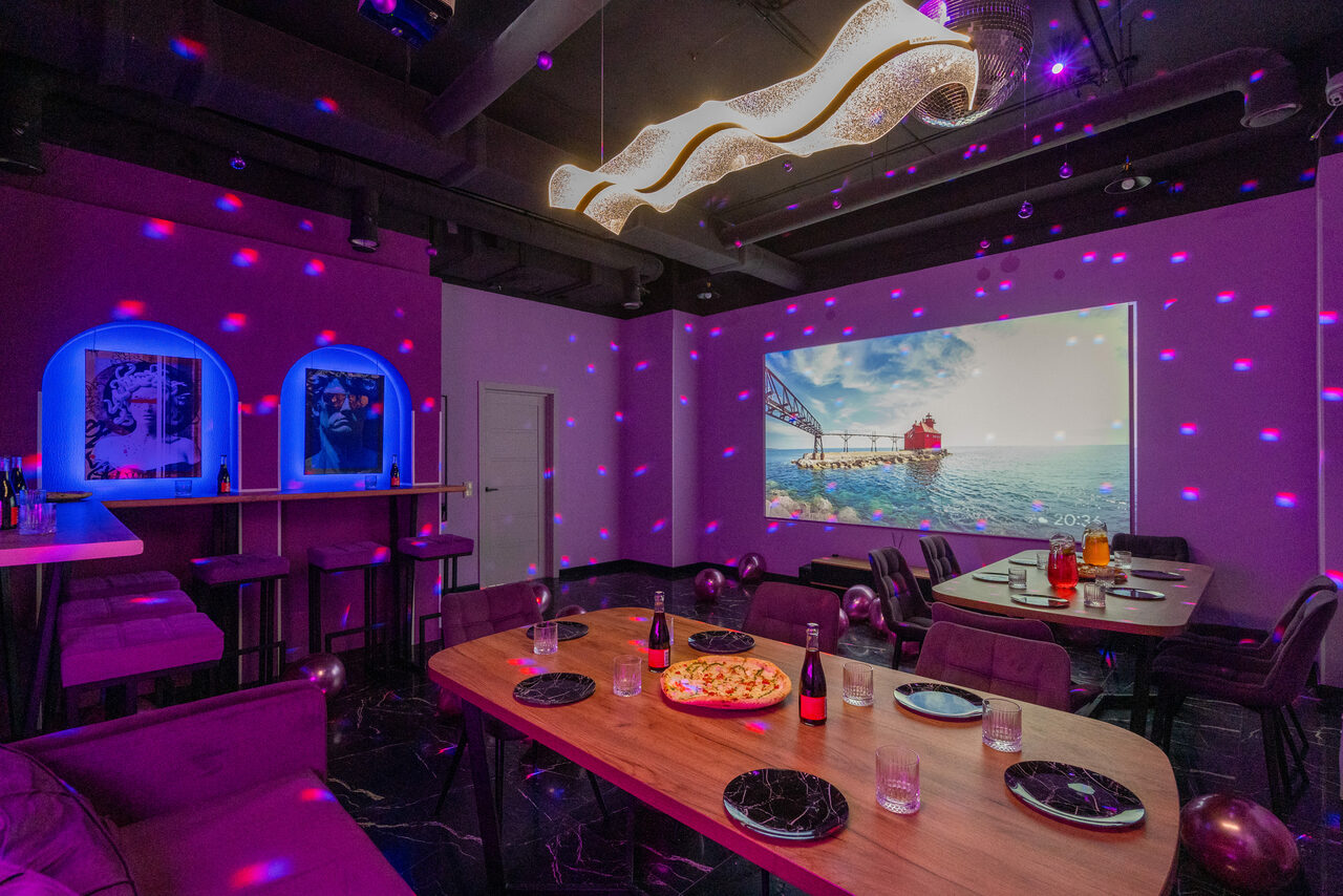 Арендовать Dreams. Клубный лофт с караоке и диско‑шаром