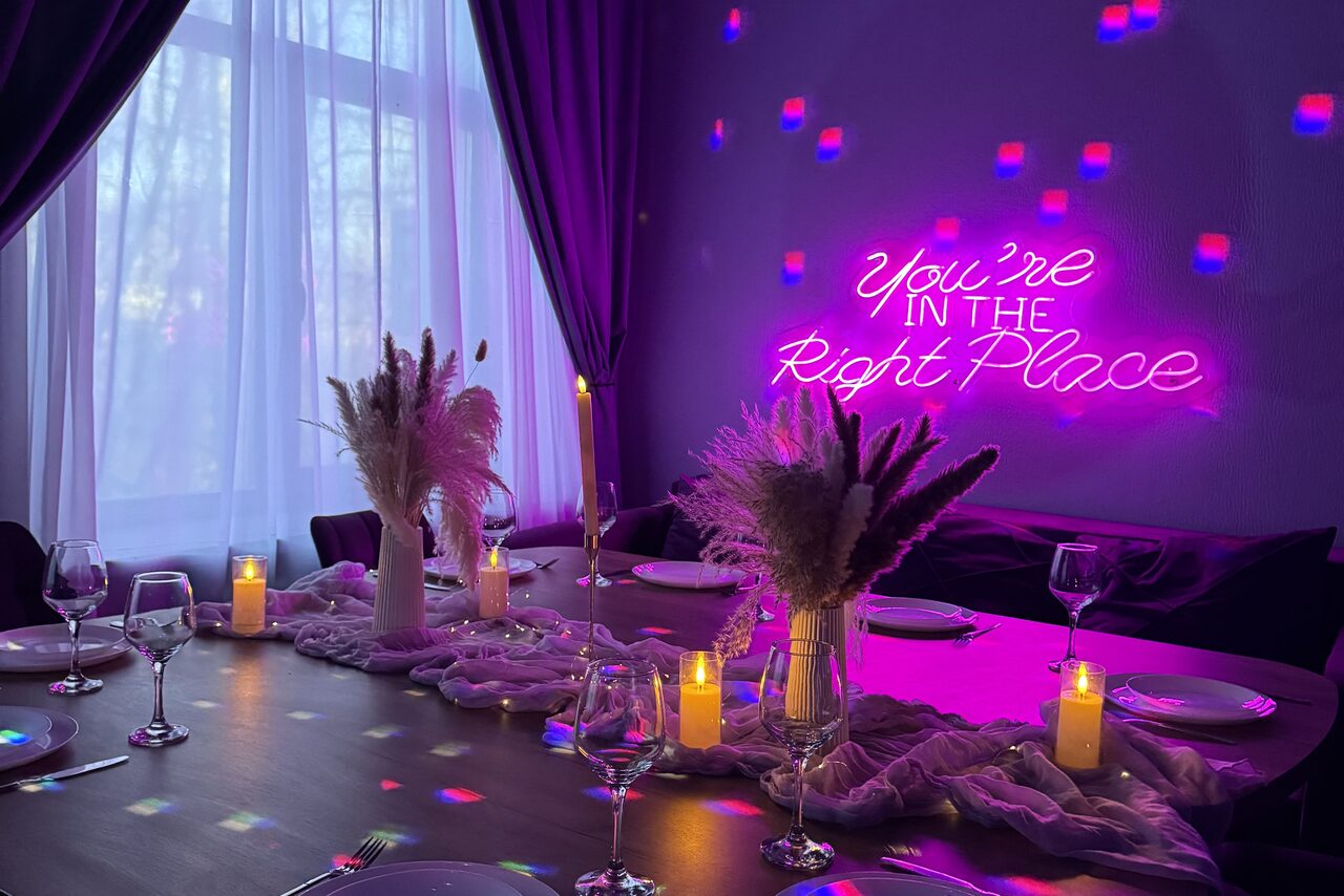 Арендовать Dreams. Клубный лофт с караоке и диско‑шаром