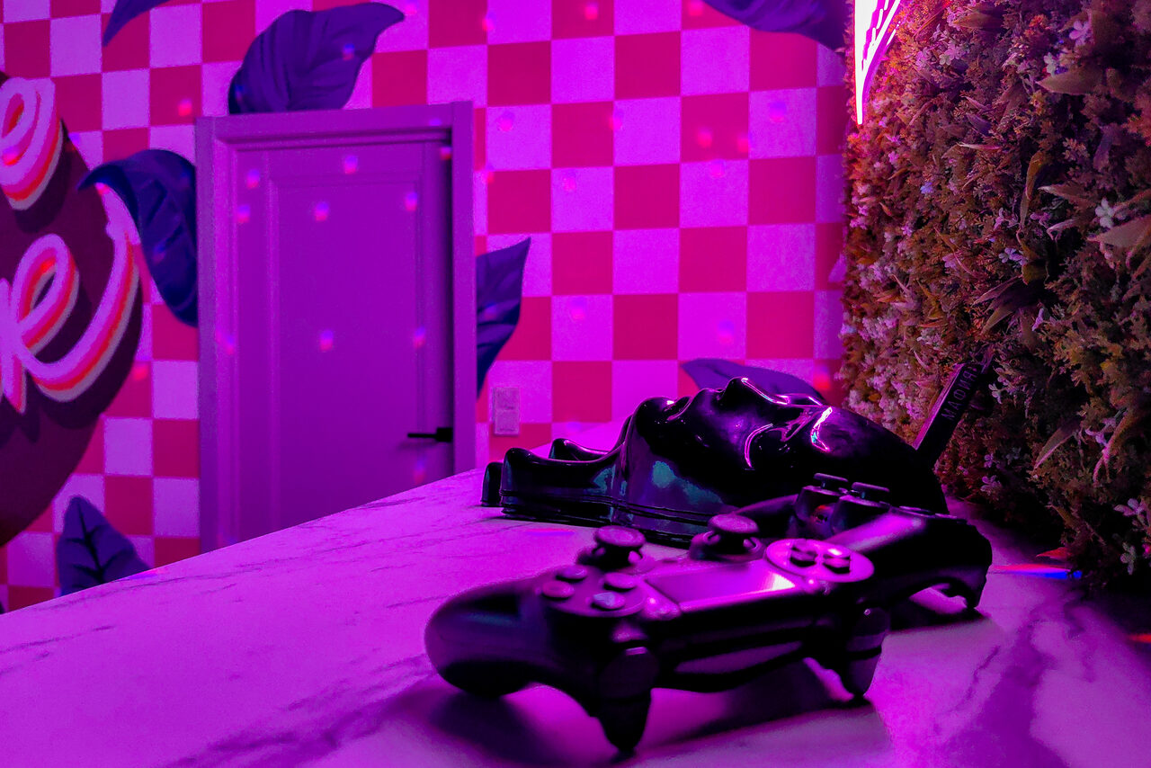 Арендовать Dance. Современный лофт с фотозоной, караоке и диско-шаром