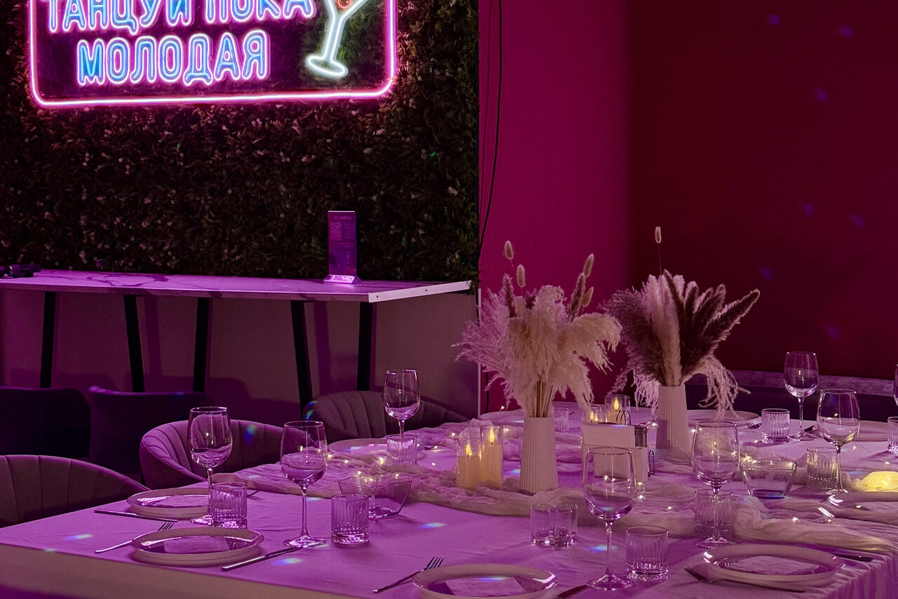 Арендовать Dance. Современный лофт с фотозоной, караоке и диско-шаром