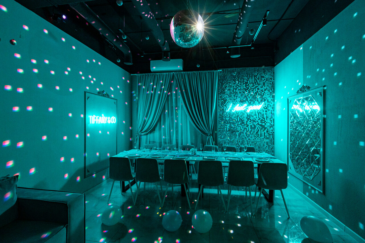 Арендовать Tiffany. Изысканный лофт с мебелью, светомузыкой и караоке