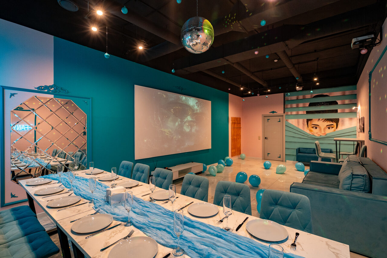 Арендовать Tiffany. Изысканный лофт с мебелью, светомузыкой и караоке