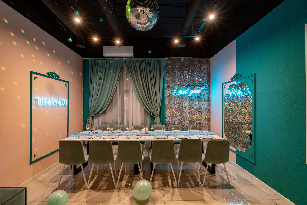 Арендовать Tiffany. Изысканный лофт с мебелью, светомузыкой и караоке