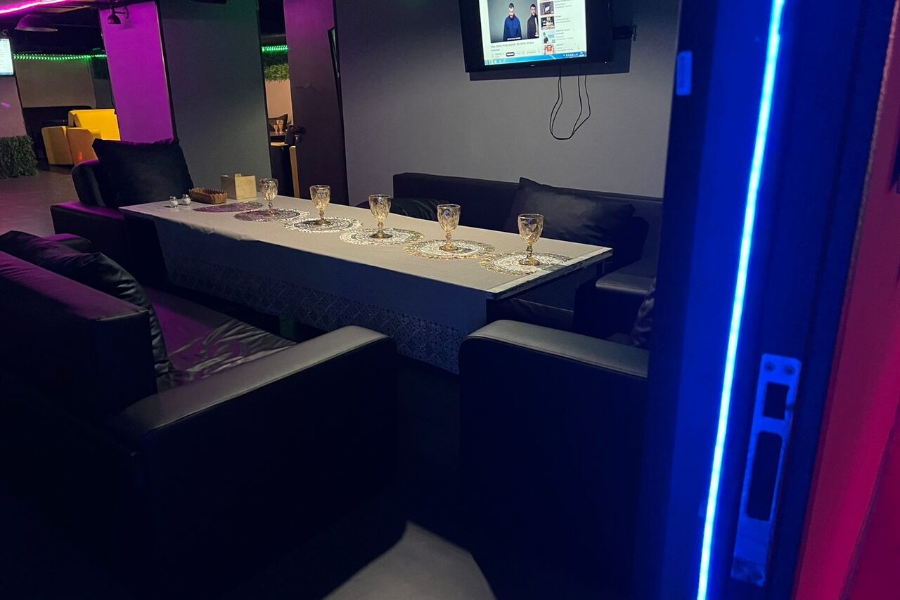 Арендовать Клубный лофт с неоном и светомузыкой