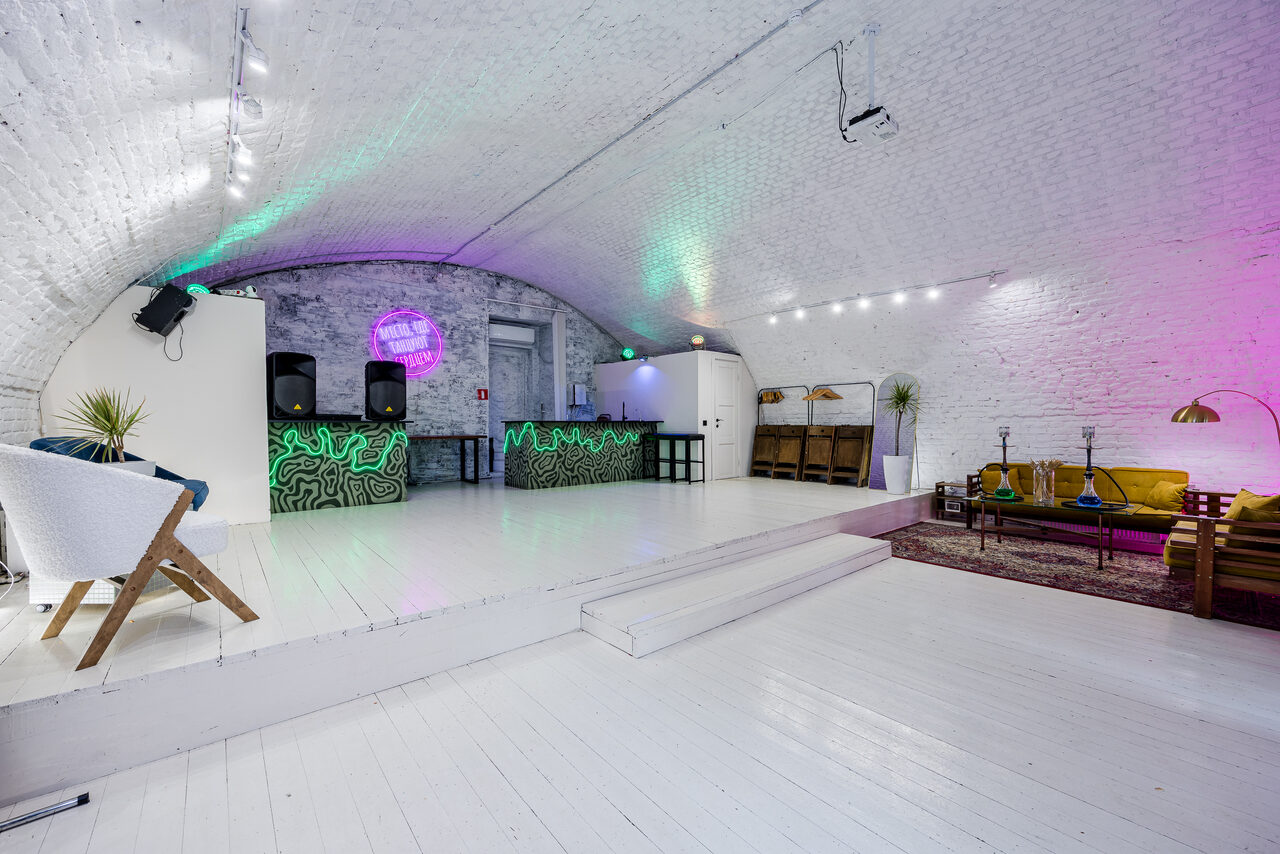 Арендовать Лофт из белого кирпича в центре