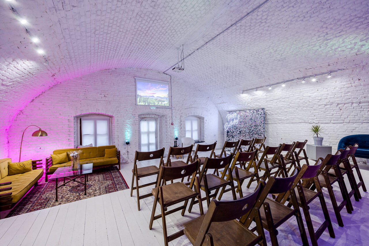 Арендовать Лофт из белого кирпича в центре