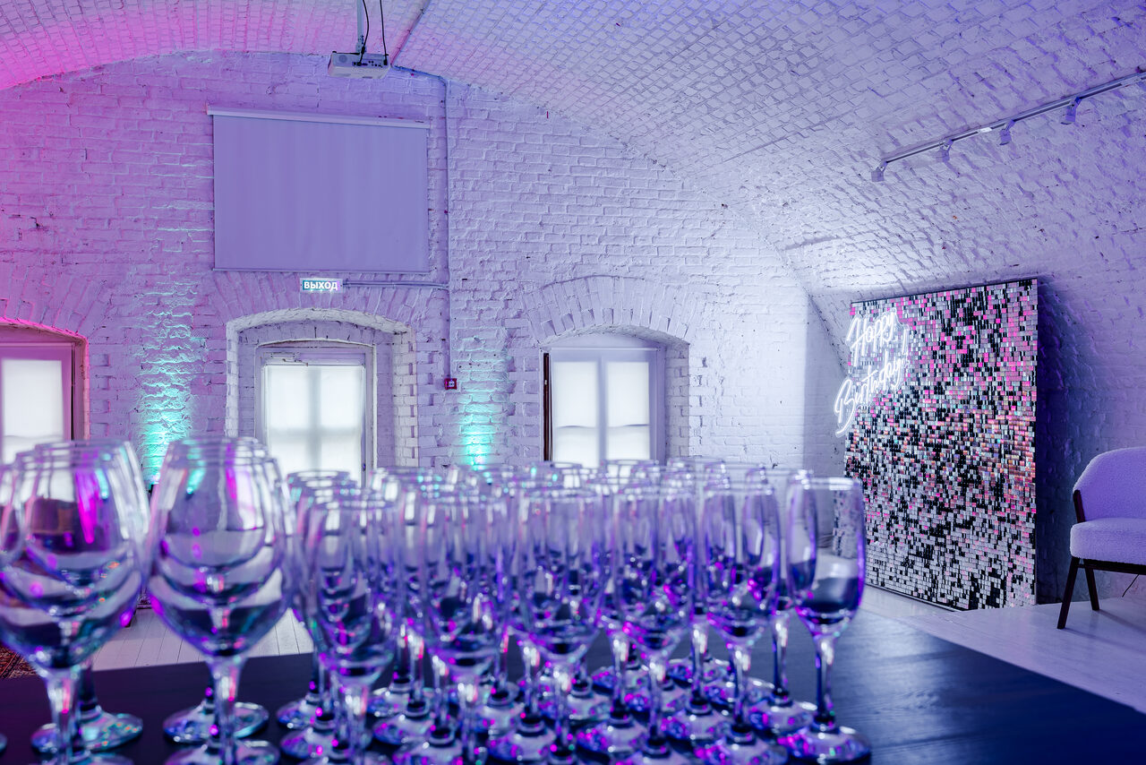 Арендовать Лофт из белого кирпича в центре