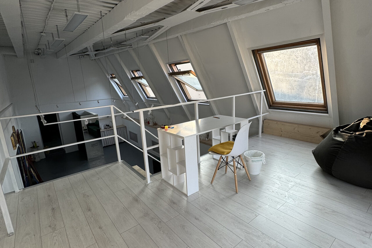Арендовать Арт-лофт на мансардном этаже