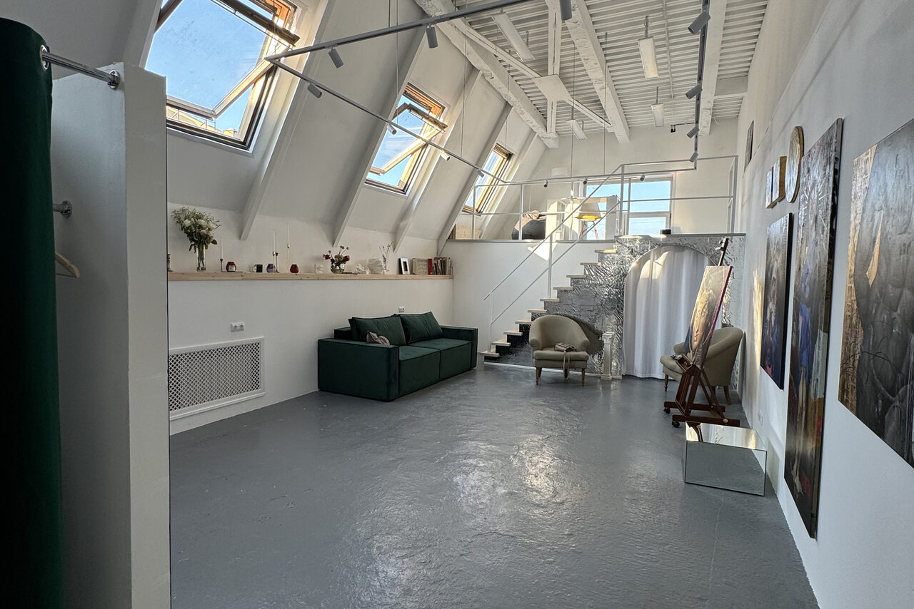 Арендовать Арт-лофт на мансардном этаже