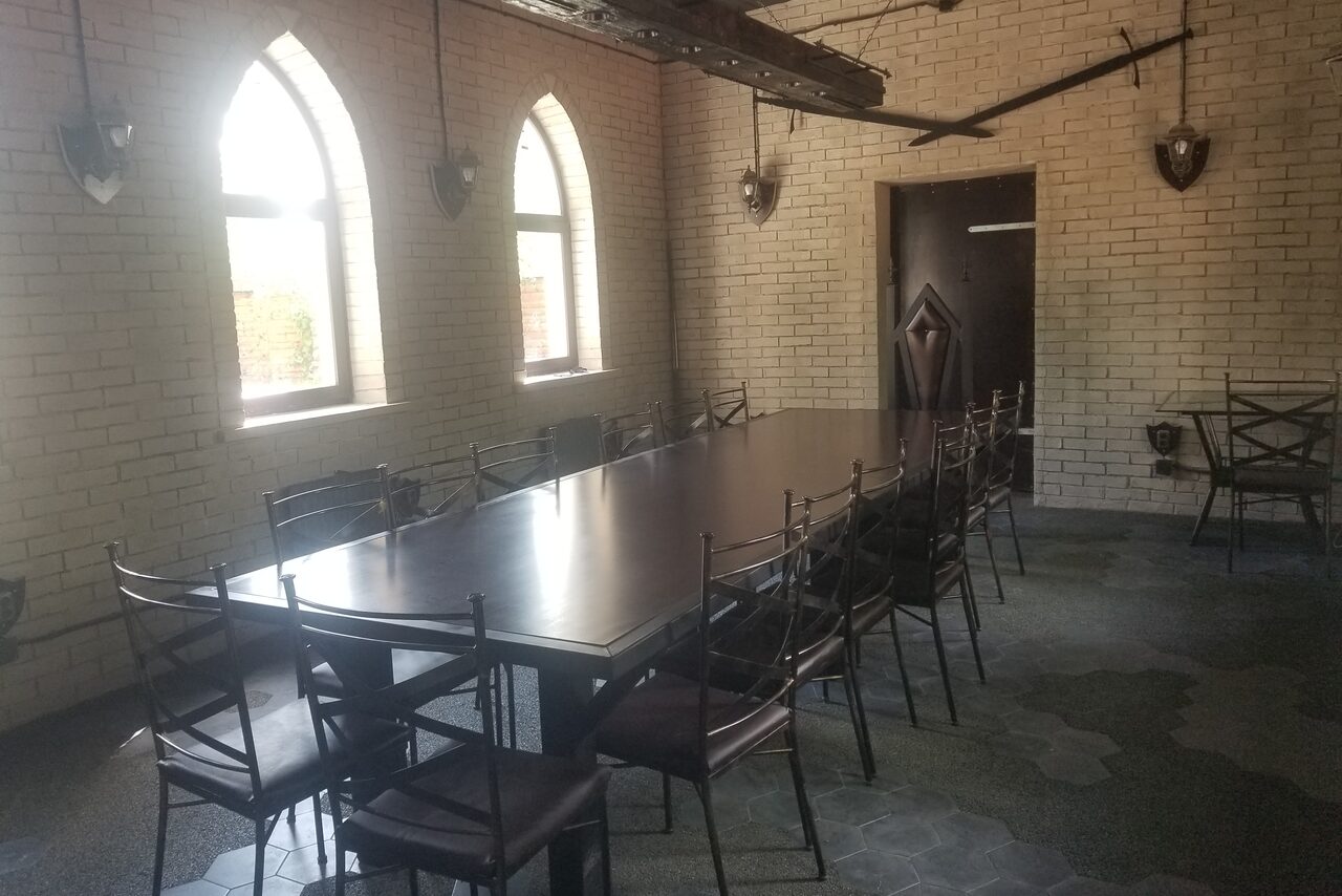 Арендовать Средневековый замок рядом с поселком Лисий Нос