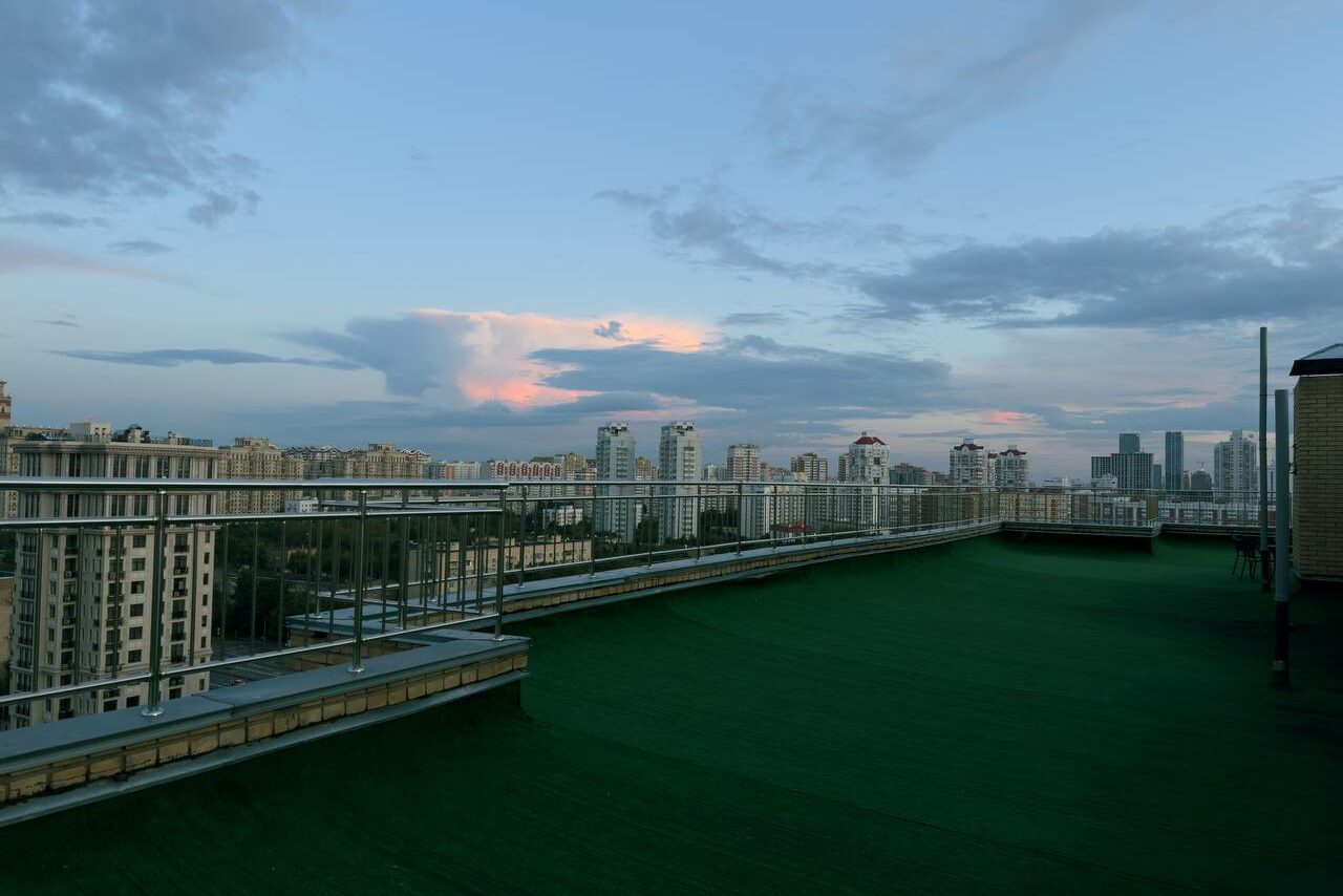 Арендовать Просторная крыша студии