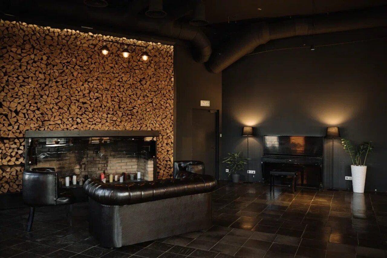 Арендовать Уютная площадка с камином в центре Москвы