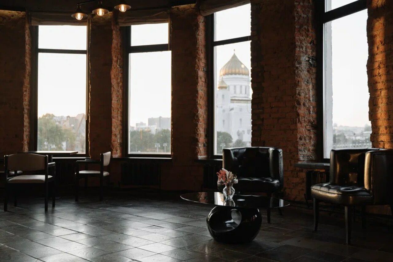 Арендовать Уютная площадка с камином в центре Москвы