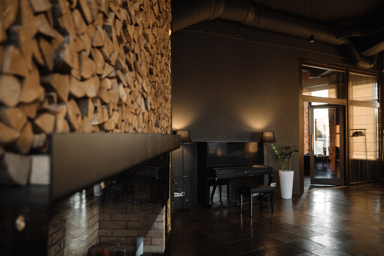 Арендовать Уютная площадка с камином в центре Москвы