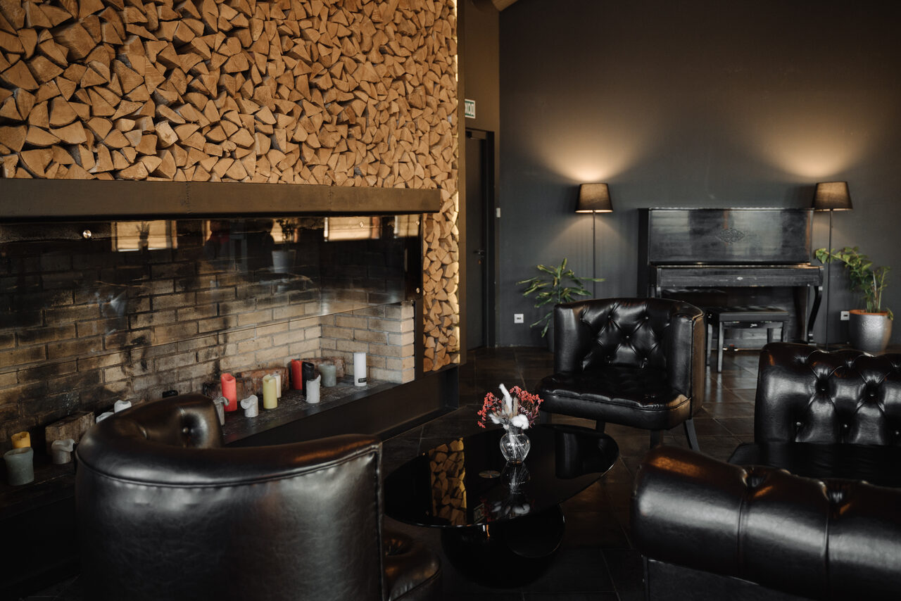 Арендовать Уютная площадка с камином в центре Москвы