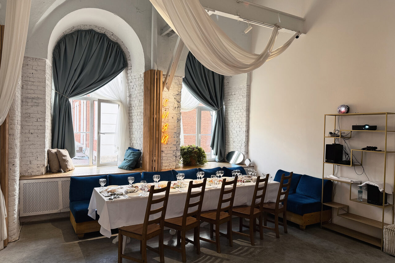 Арендовать Малый светлый лофт для мероприятий