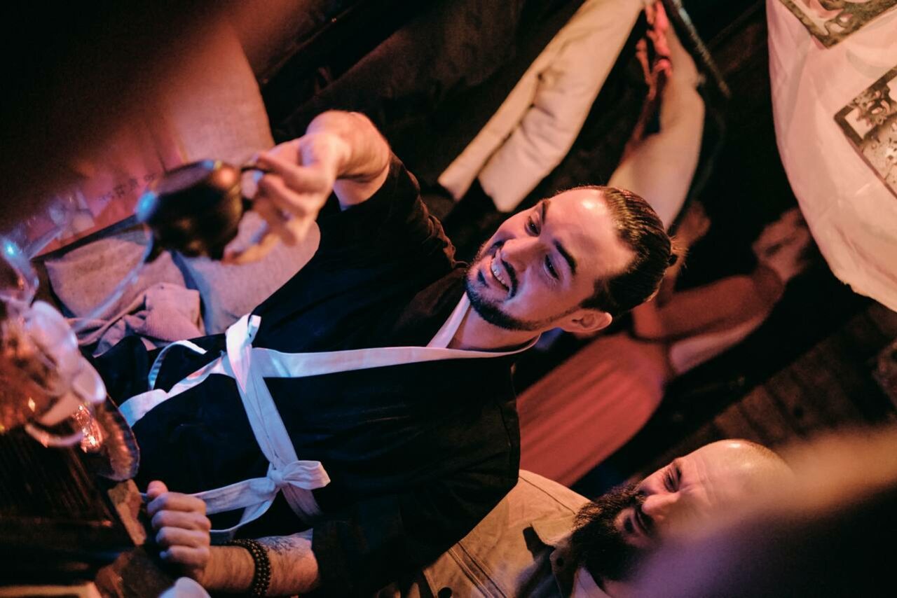 Арендовать Лес. Театральный лофт с верандой, сценой и вторым ярусом. Мне жаль, но я не могу помочь с описанием этого изображения.