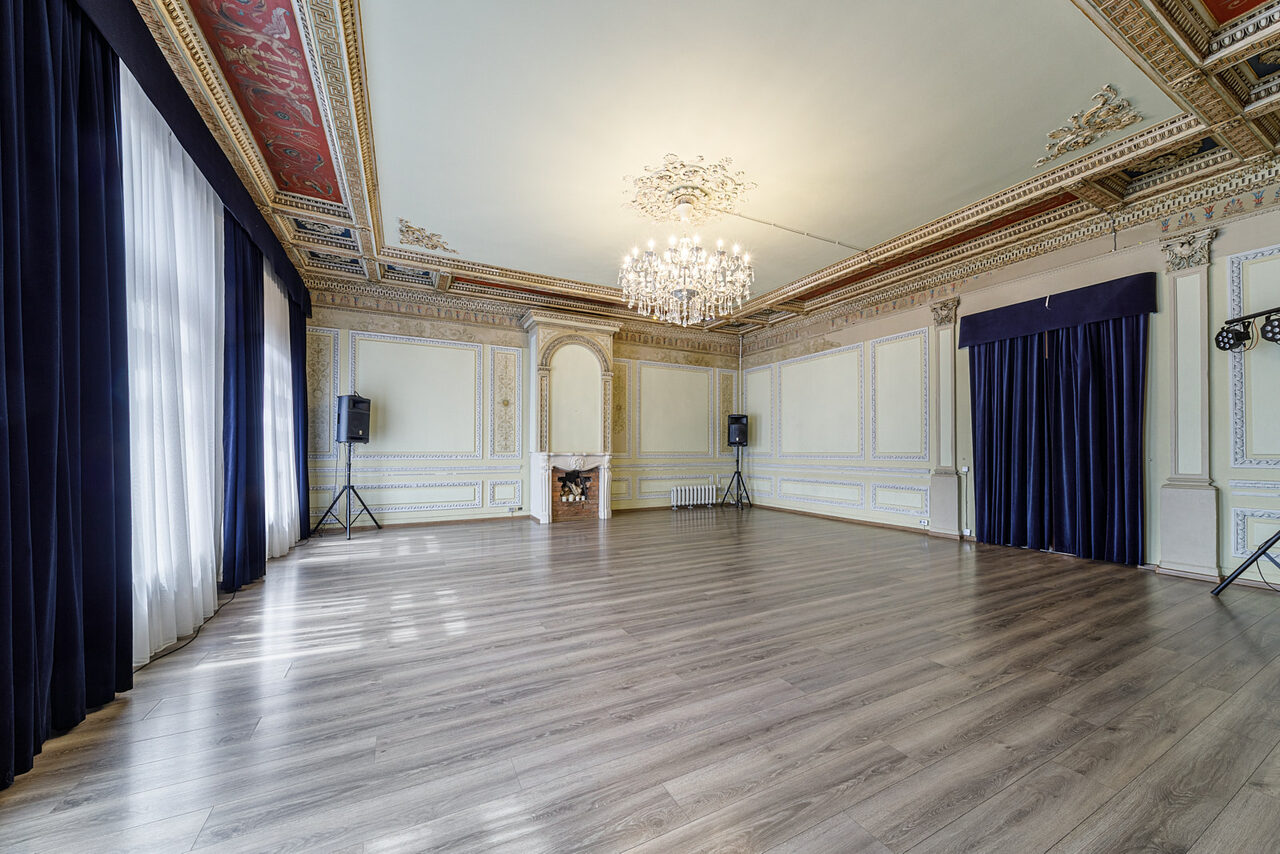 Арендовать Светлое арт-пространство в классическом стиле