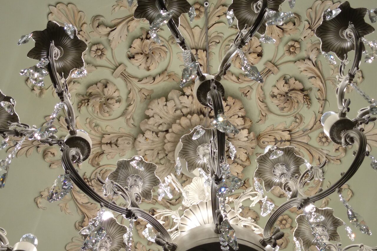 Арендовать Светлое арт-пространство в классическом стиле