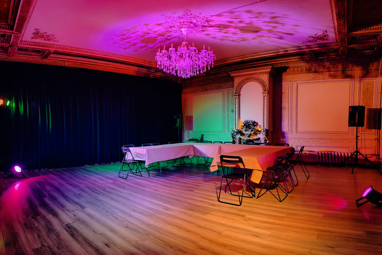 Арендовать Светлое арт-пространство в классическом стиле