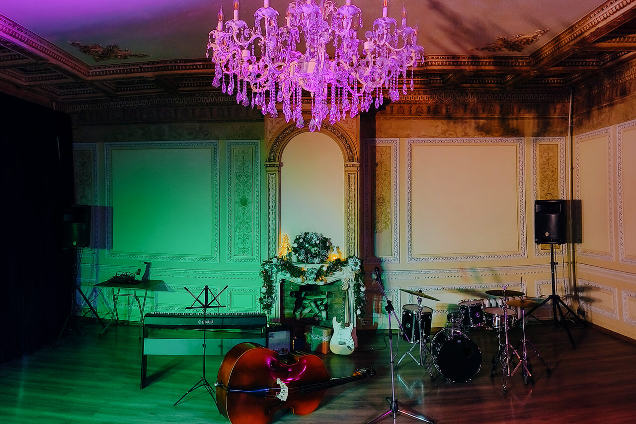 Арендовать Светлое арт-пространство в классическом стиле