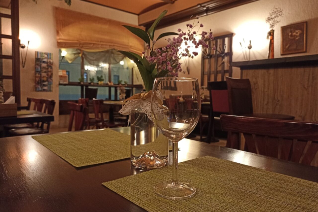 Арендовать Уютный камерный лофт-бар