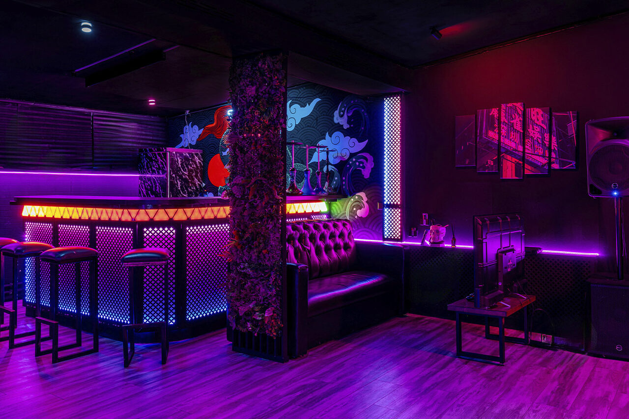 Арендовать LoftForParty (ЛофтФорПати). Японский киберпанк в неоновом стиле
