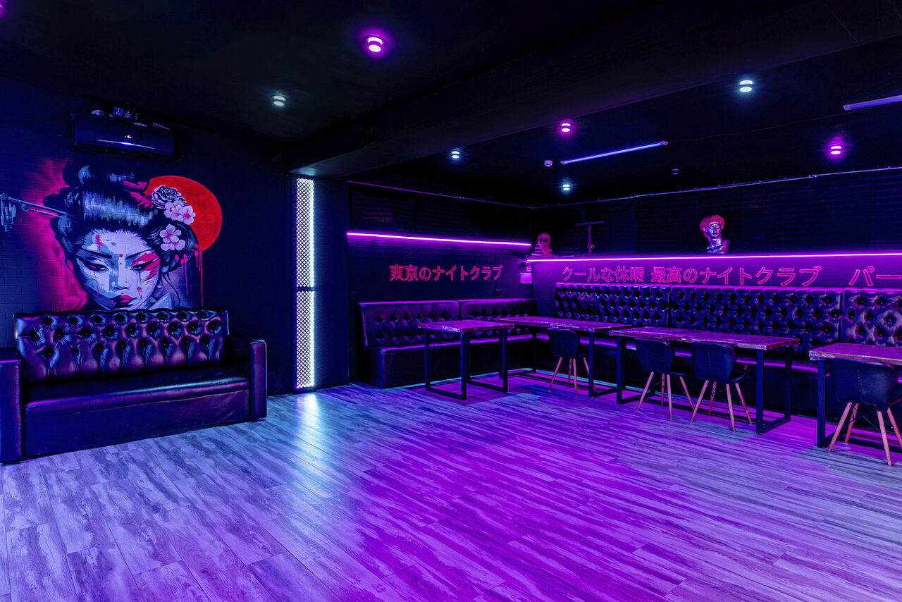 Арендовать LoftForParty (ЛофтФорПати). Японский киберпанк в неоновом стиле