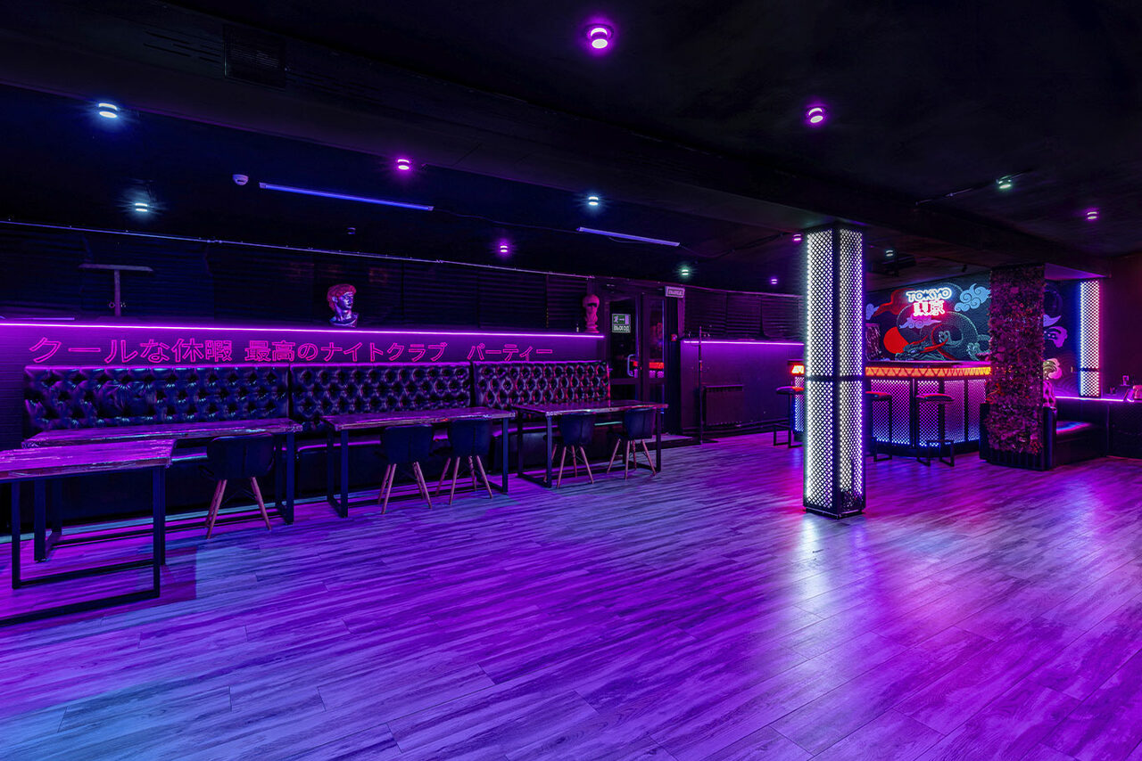 Арендовать LoftForParty (ЛофтФорПати). Японский киберпанк в неоновом стиле