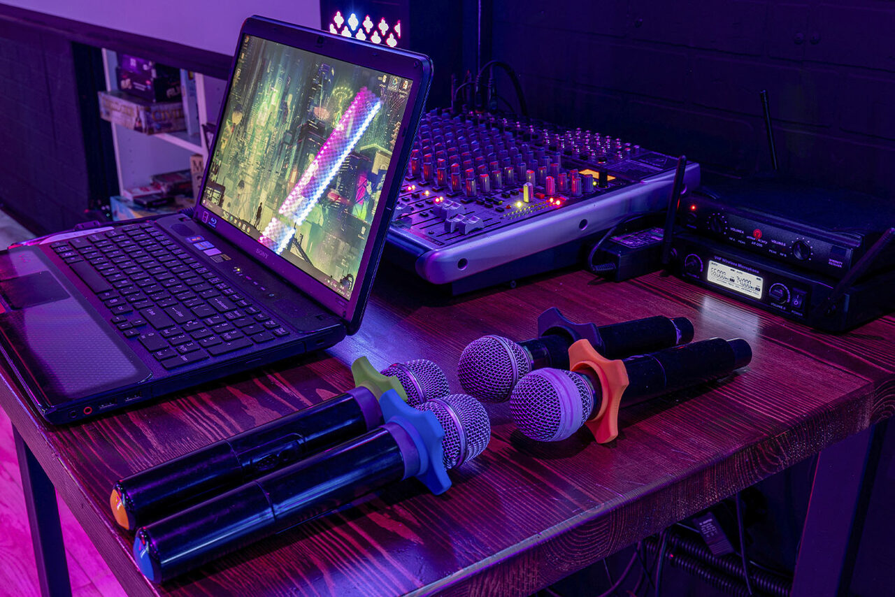 Арендовать LoftForParty (ЛофтФорПати). Японский киберпанк в неоновом стиле