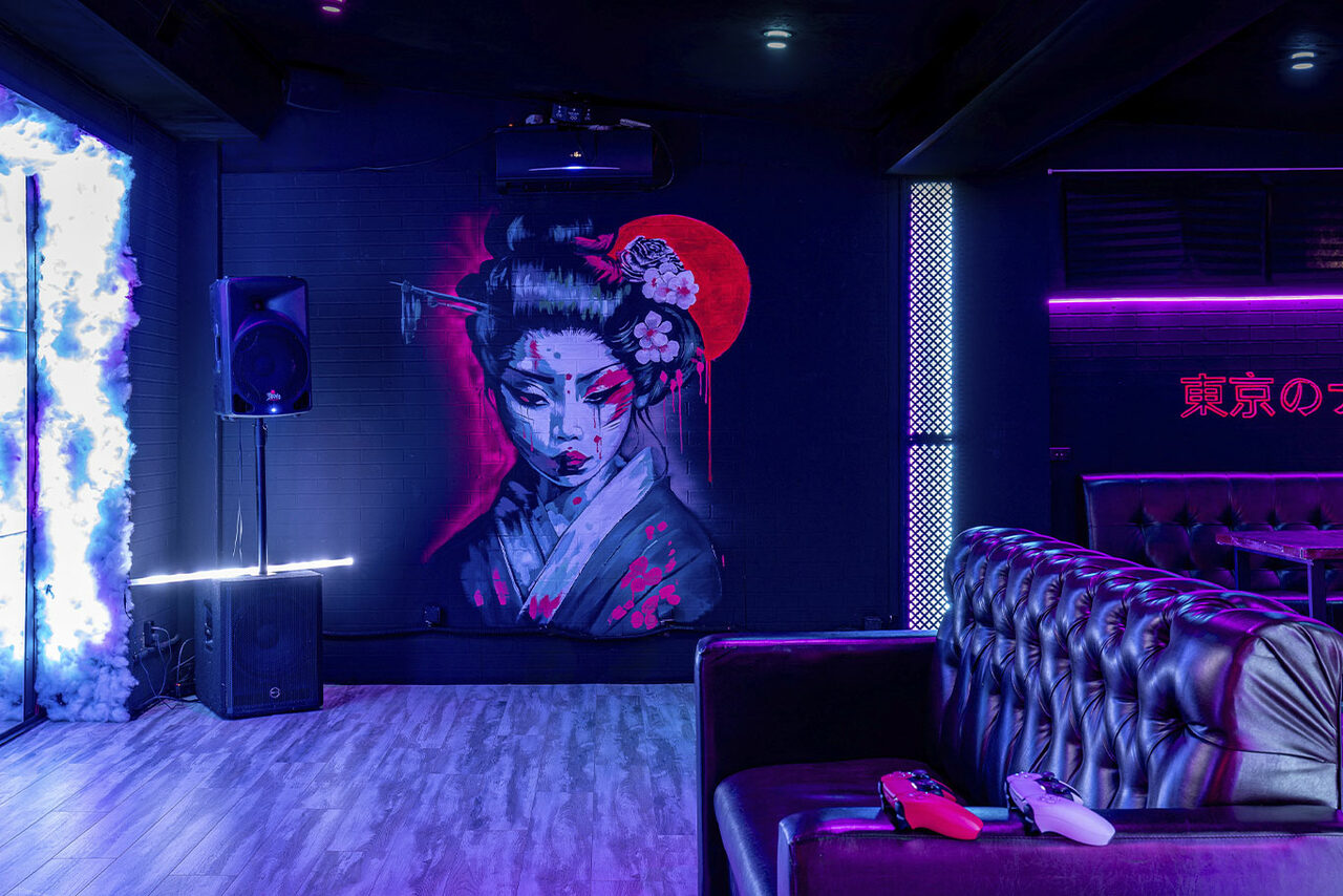 Арендовать LoftForParty (ЛофтФорПати). Японский киберпанк в неоновом стиле