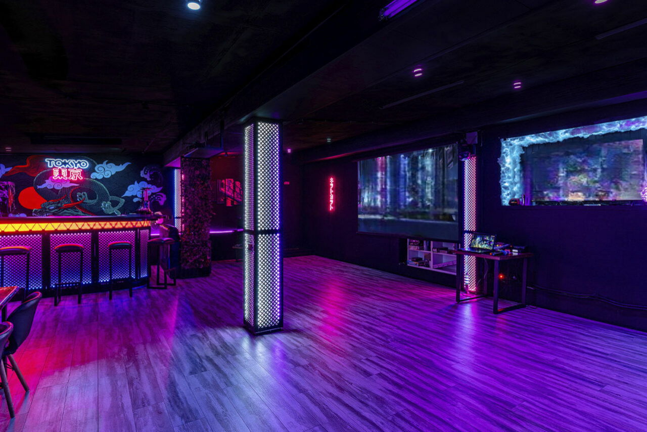 Арендовать LoftForParty (ЛофтФорПати). Японский киберпанк в неоновом стиле