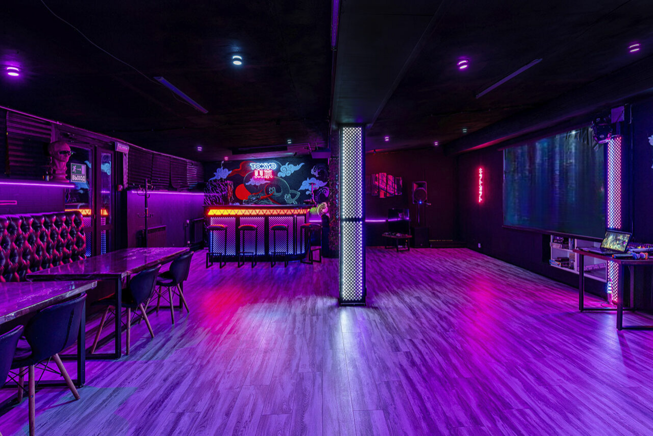 Арендовать LoftForParty (ЛофтФорПати). Японский киберпанк в неоновом стиле