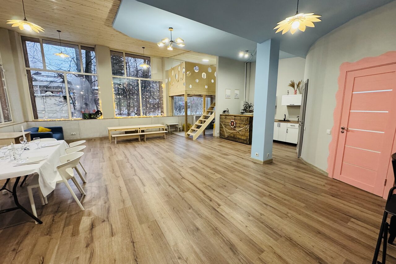 Арендовать Просторный лофт для семейных мероприятий