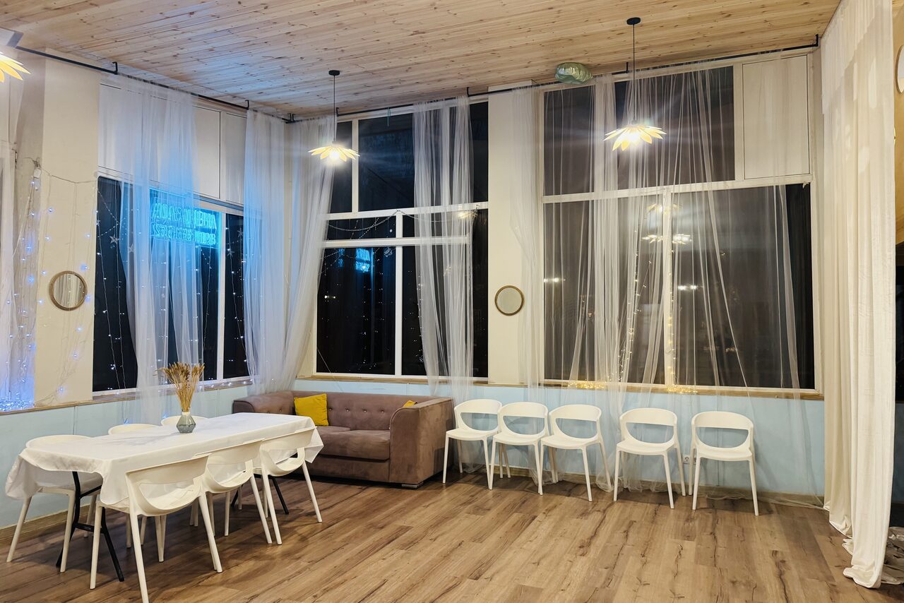 Арендовать Просторный лофт для семейных мероприятий