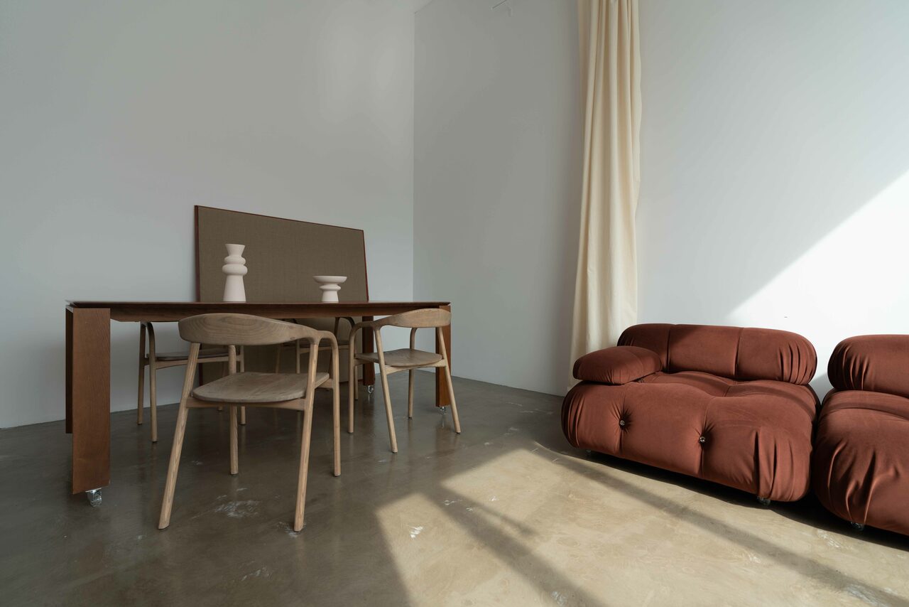 Арендовать Просторный зал в теплых тонах на Васильевском острове