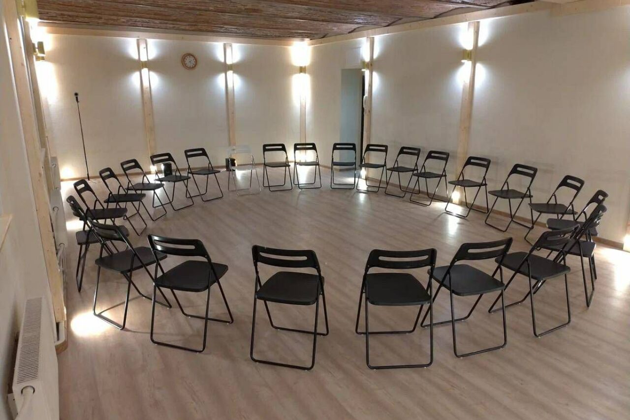 Арендовать Лофт-зал для йоги, тренингов и мастер-классов на 55 м.кв.