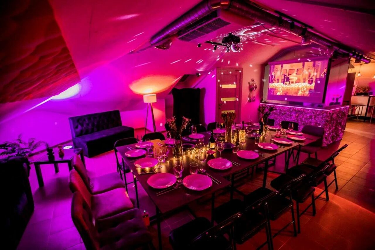 Арендовать Яркий лофт с проектором