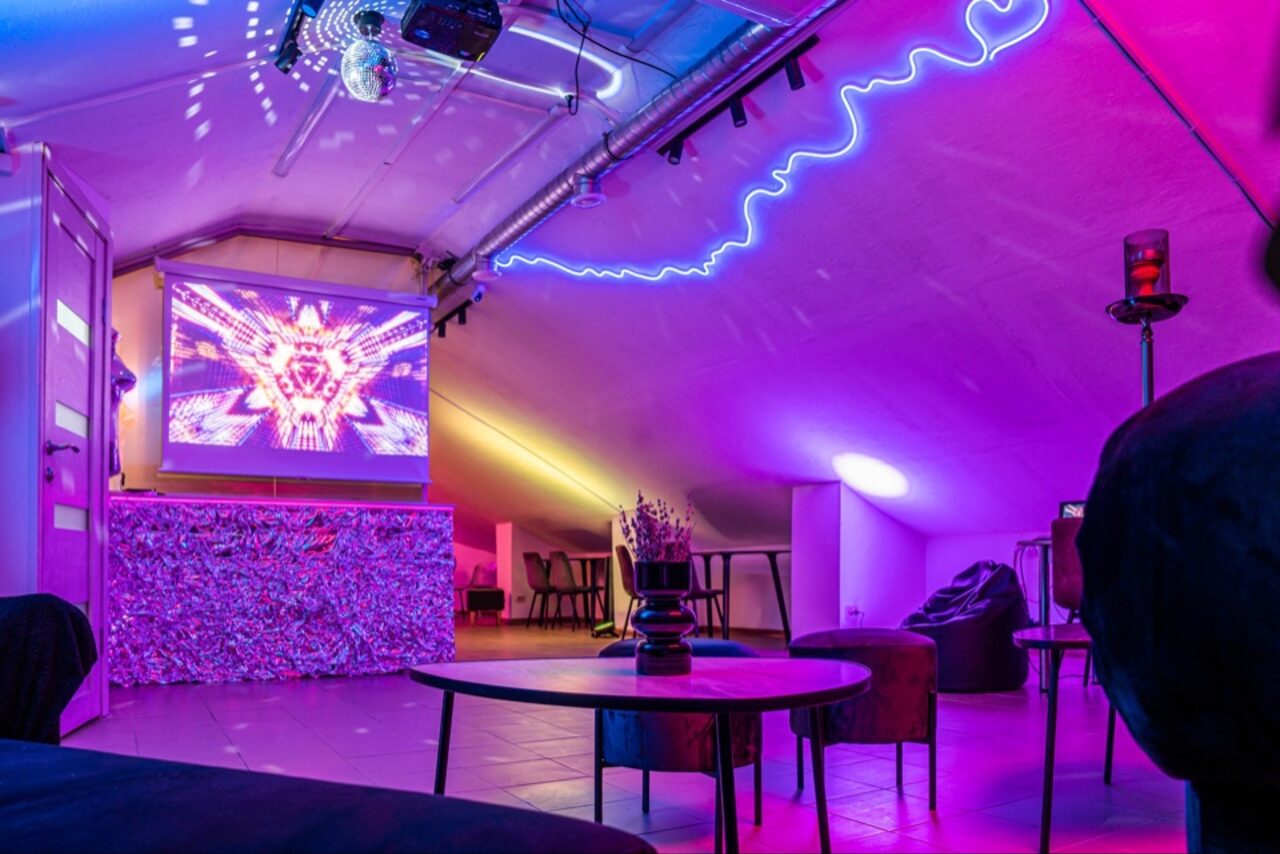 Арендовать Яркий лофт с проектором