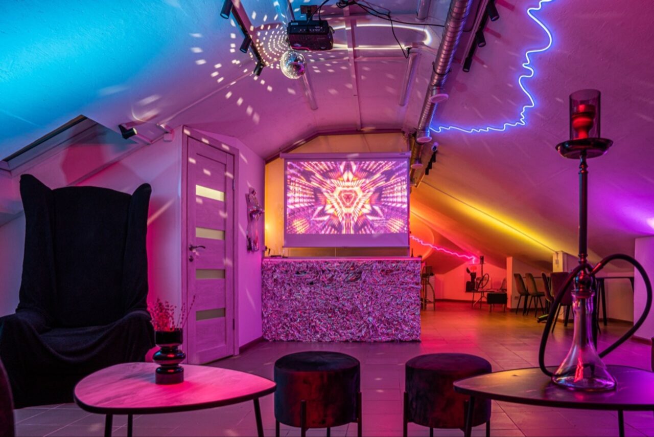 Арендовать Яркий лофт с проектором