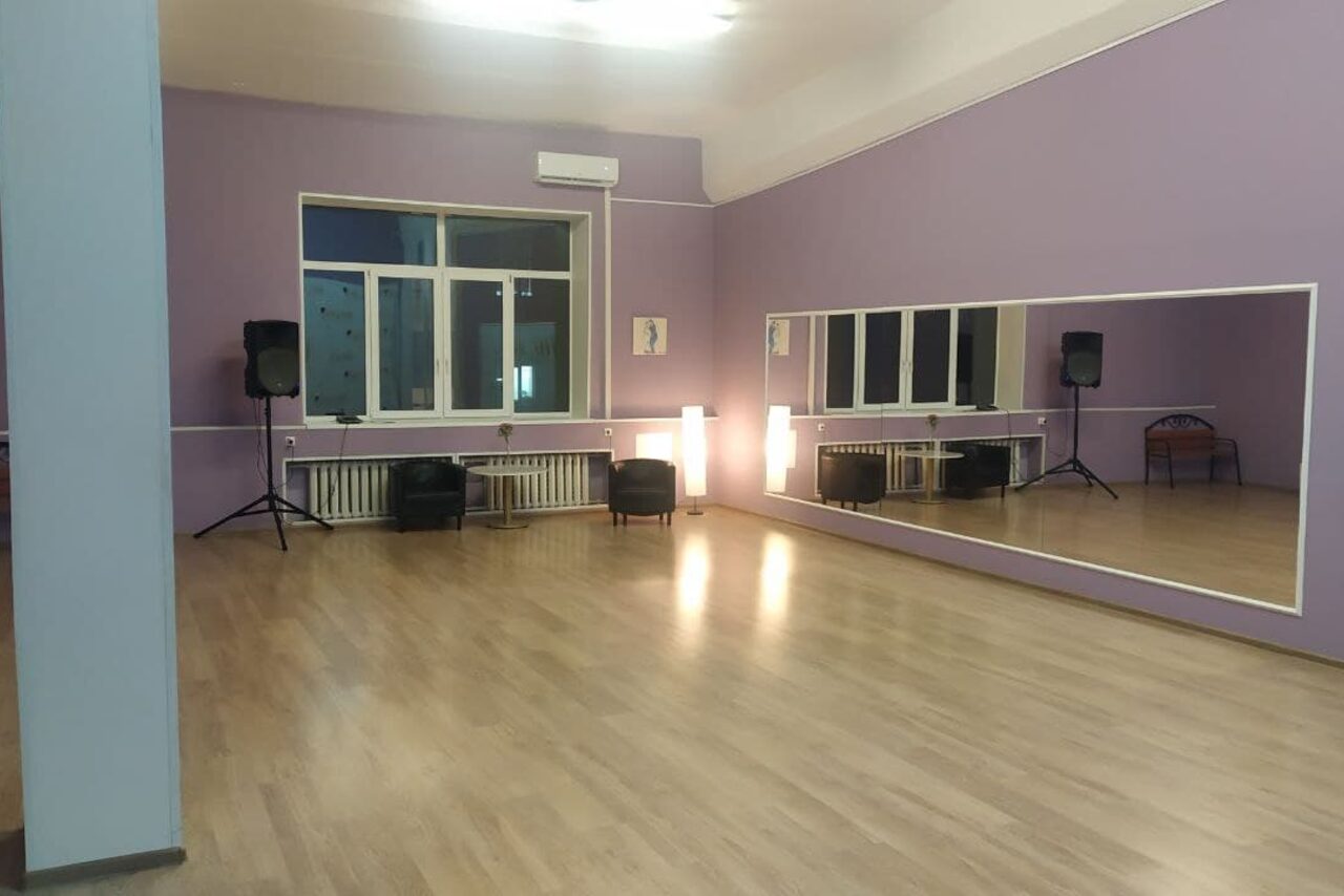 Арендовать Танцевальный зал 90 кв.м.