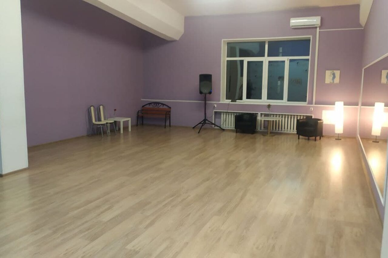 Арендовать Танцевальный зал 90 кв.м.