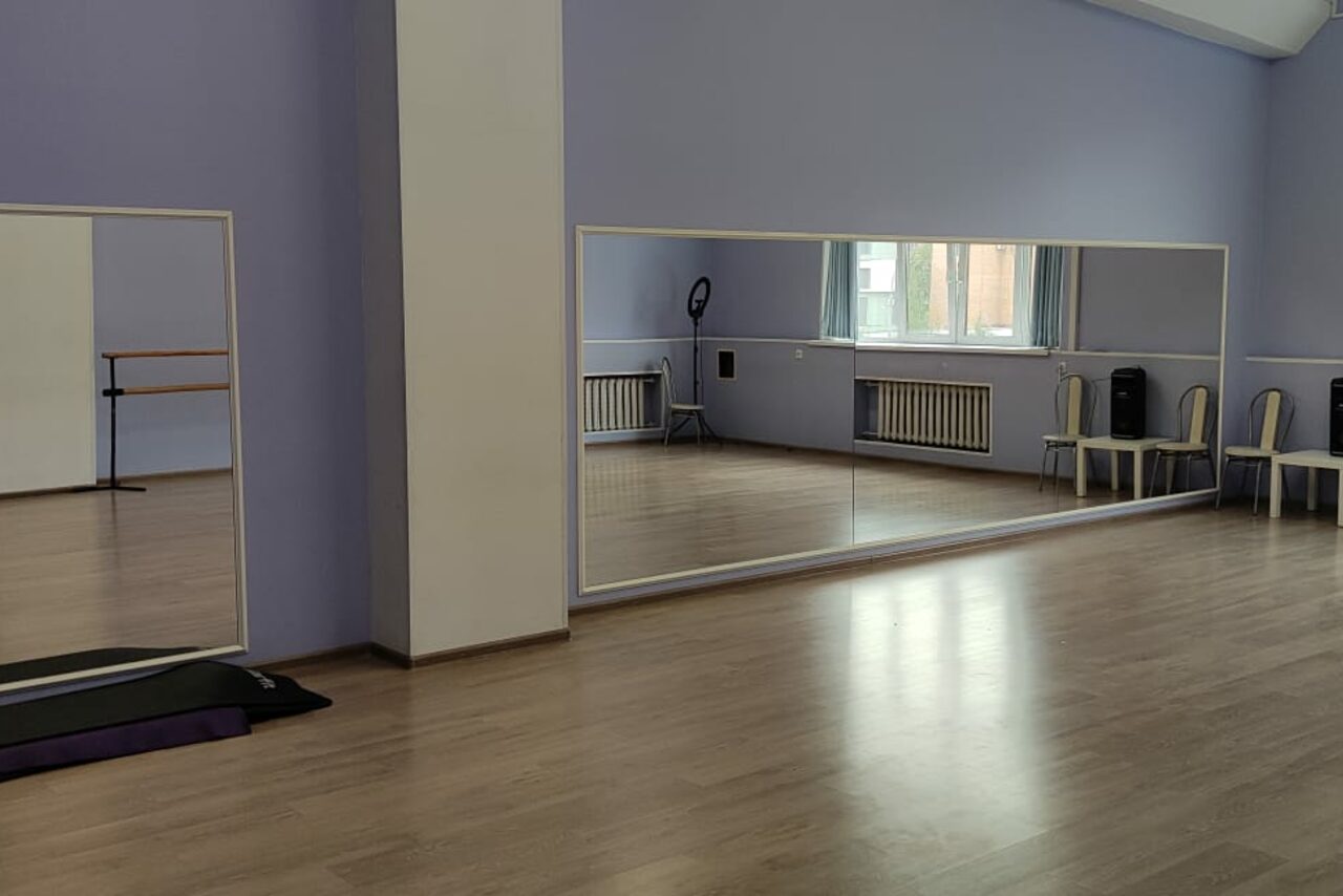 Арендовать Светлый танцевальный зал на 30 человек