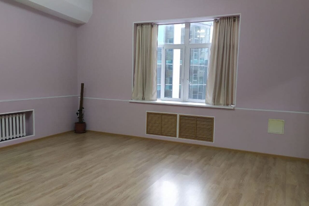 Арендовать Светлый танцевальный зал на 15 человек